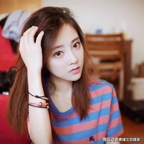 吃瓜少女万小茜视频播放,揭秘娱乐圈幕后故事