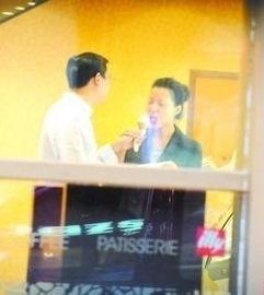 吃瓜外国男友回国了视频,外国男友回国，跨国恋情将何去何从？