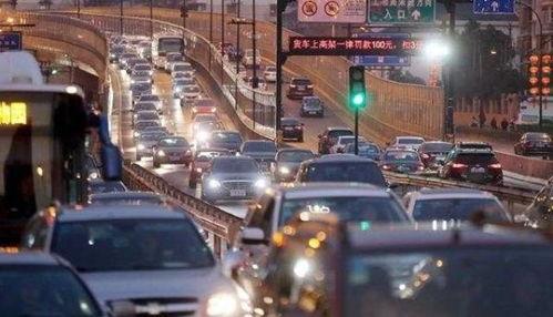 宁波广场吃瓜事件视频,一场引发热议的街头冲突瞬间