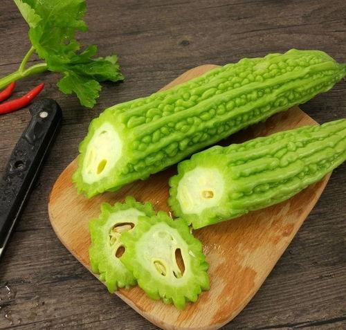 湖北人吃棚瓜视频,棚瓜的独特风味，视频带你一探究竟